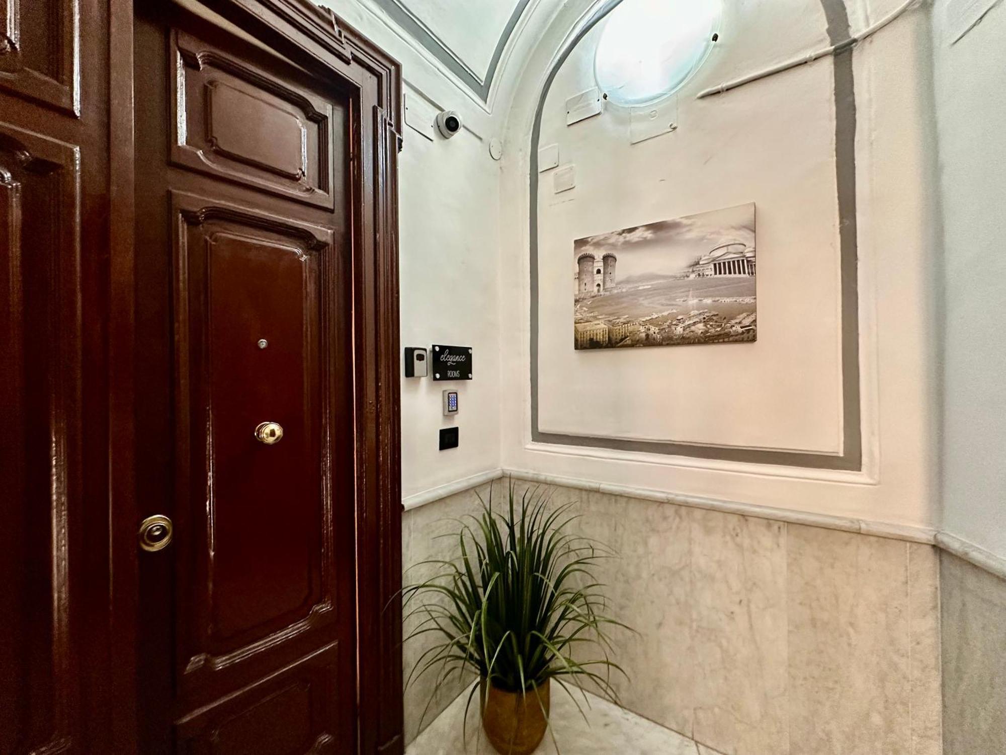 Bed & Breakfast Elegance Spaccanapoli *